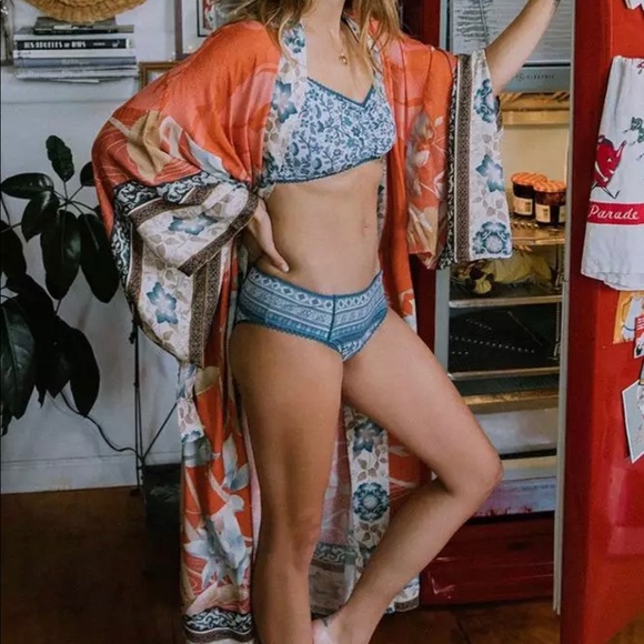LONG BOHO FLORAL KIMONO (ONE SIZE) FITS MOST - Picture 4 of 5